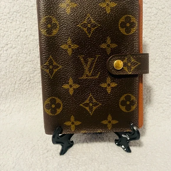 Louis Vuitton Monogram Agenda/ passport Holder - Picture 5 of 11